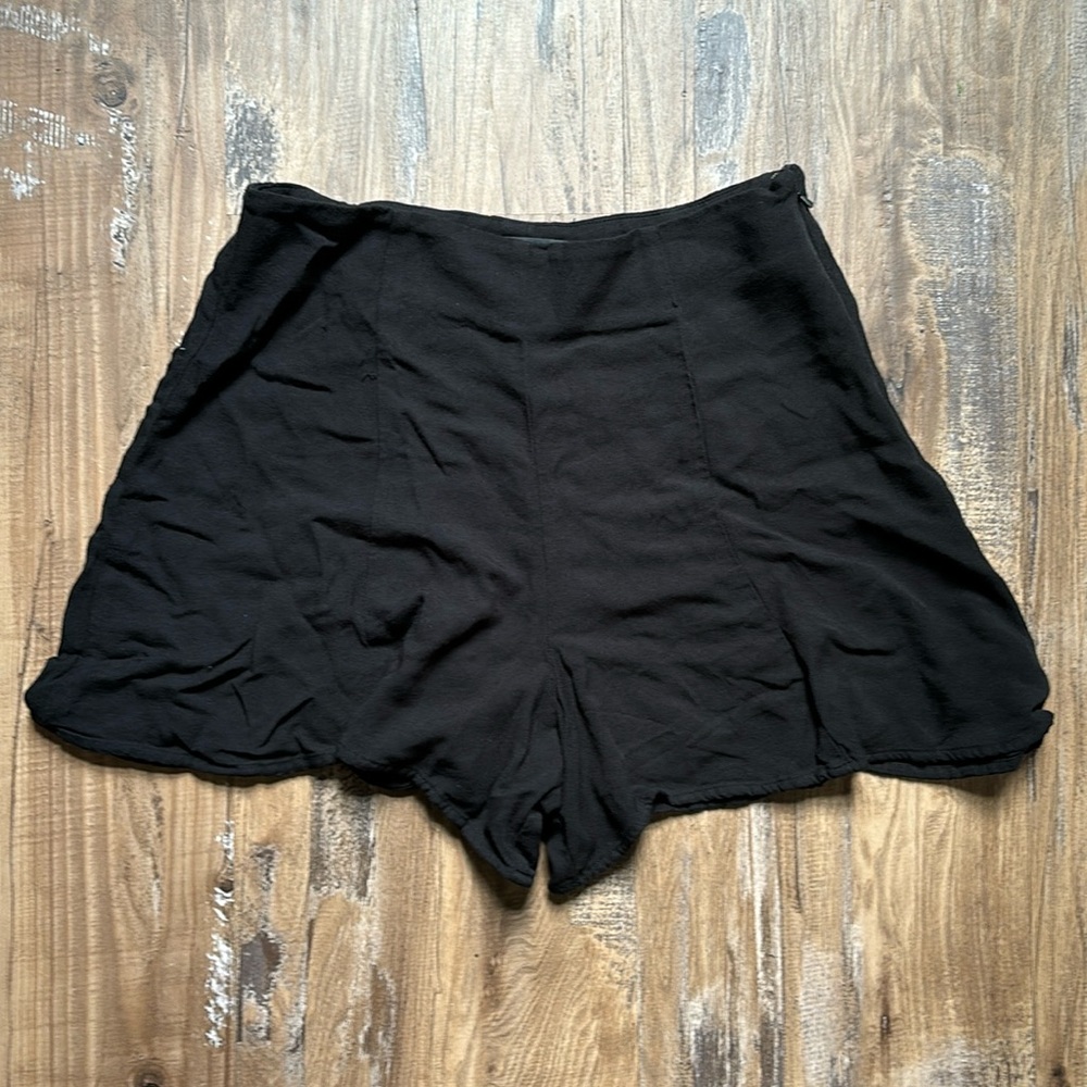 Aritzia Talula Black Shorts
